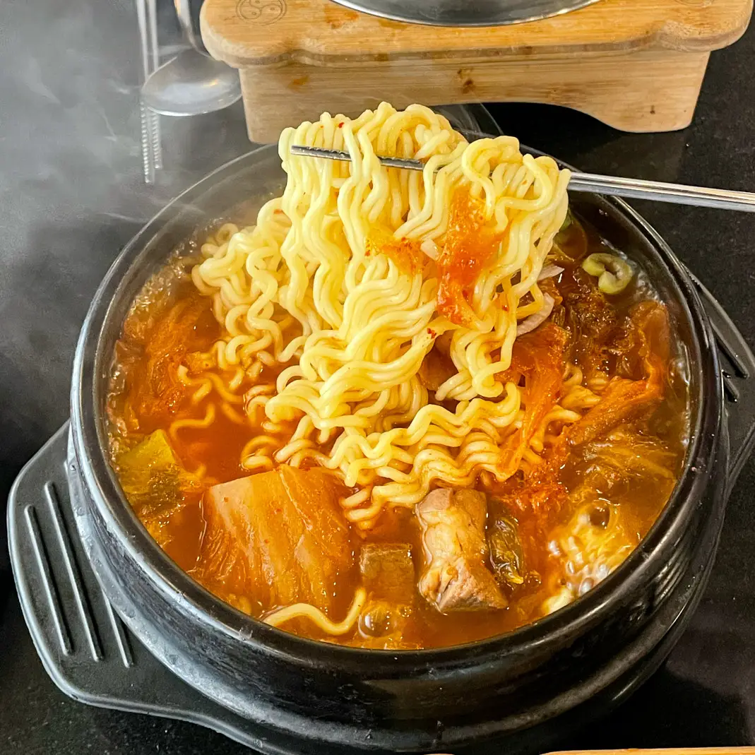 他では味わえない独特な旨みを持つ「熟成キムチ」